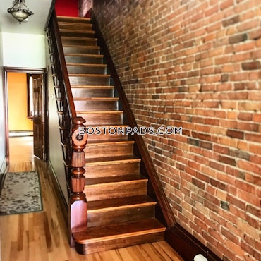 Boston - 6 Beds, 3 Baths