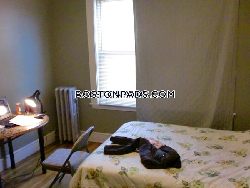 BOSTON - ALLSTON - 3 Beds, 1 Bath - Image 8