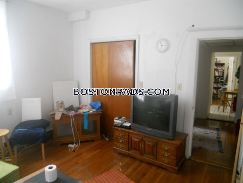 BOSTON - ALLSTON - 3 Beds, 1 Bath - Image 4