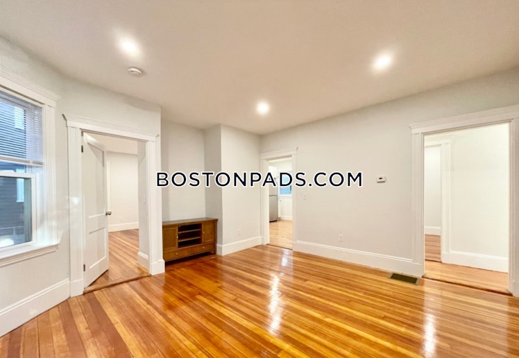 Bakersfield St., Boston