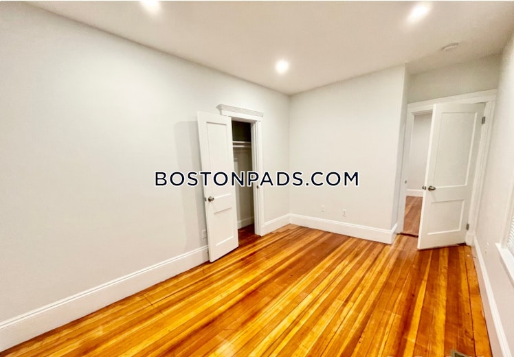 Bakersfield St., Boston