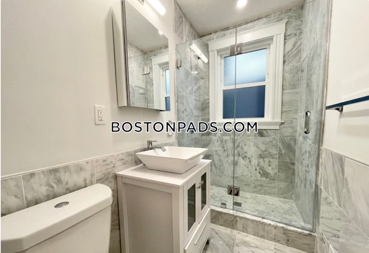 Bakersfield St., Boston