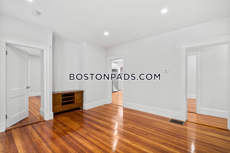 Bakersfield St., Boston