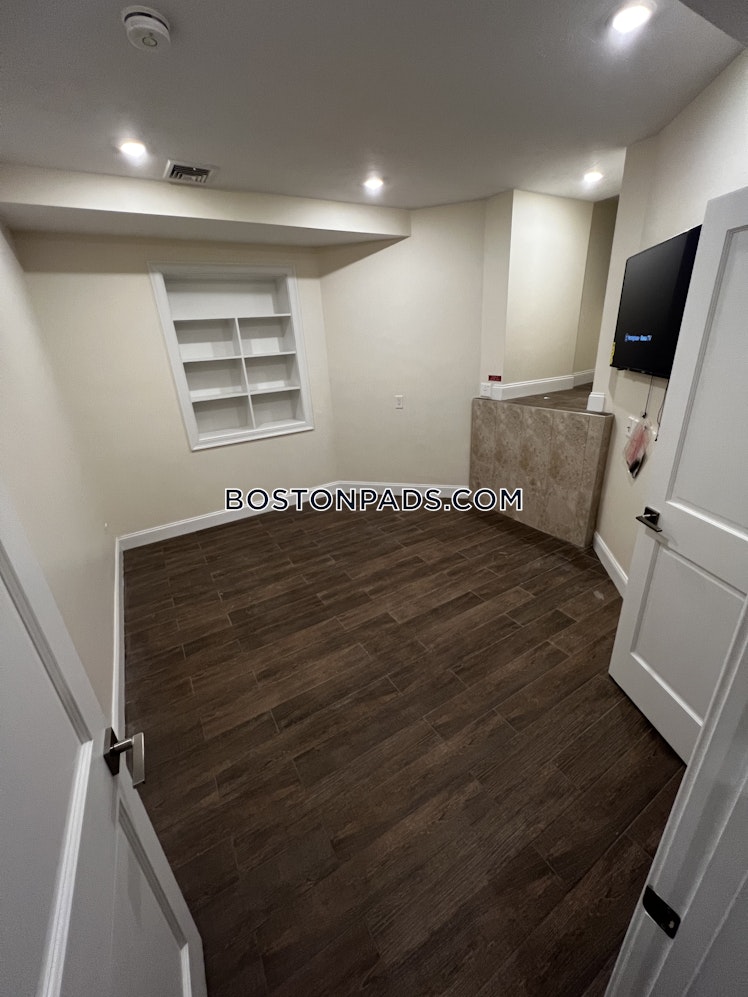 Beacon St, Brookline