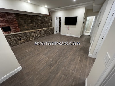 Brookline Modern 3 bed 2 bath available NOW on Beacon St in Brookline!   Washington Square - $3,500 No Fee