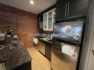 Brookline Modern 1 bed 1 bath available NOW on Beacon St in Brookline!   Coolidge Corner - $3,000 No Fee