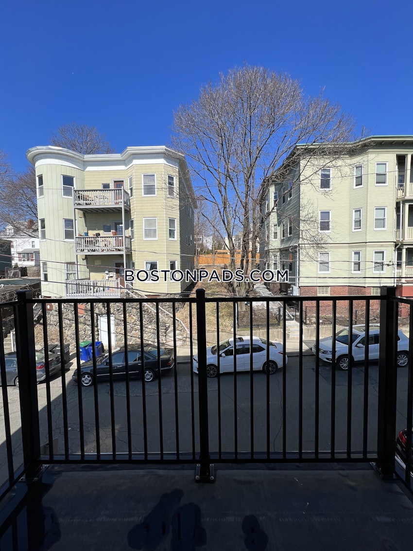 SOMERVILLE - PORTER SQUARE - 4 Beds, 1 Bath - Image 11