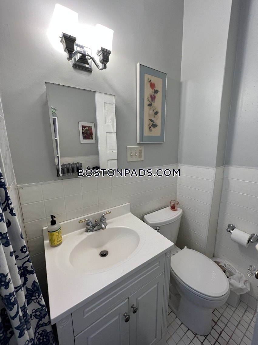 SOMERVILLE - PORTER SQUARE - 4 Beds, 1 Bath - Image 13