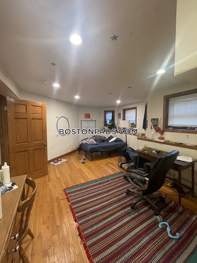 Boston - $4,500+ /mo