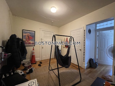 Brookline 4 Bed 1.5 Bath BROOKLINE- BOSTON UNIVERSITY $5,700  Boston University - $6,739 No Fee
