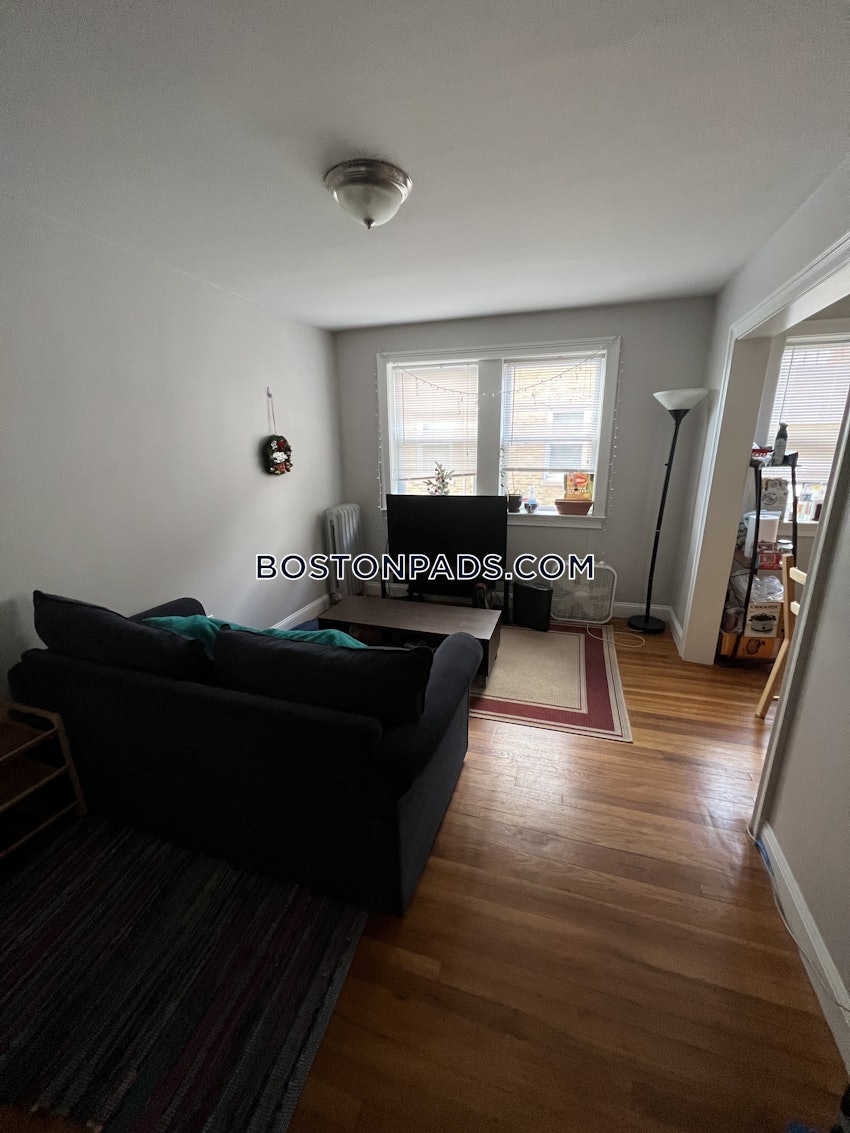 MALDEN - 2 Beds, 2 Baths - Image 8