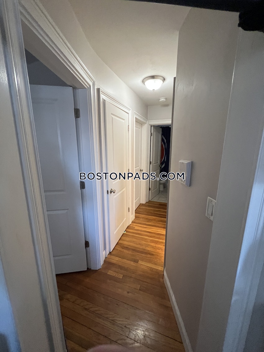 MALDEN - 2 Beds, 2 Baths - Image 2