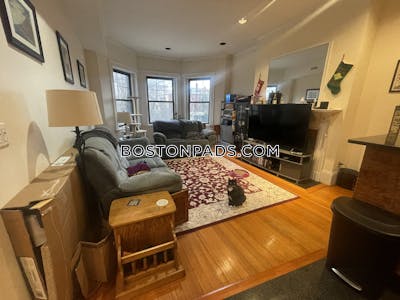 Brookline Renovated 3 Bed 3 bath available 9/1 on Beacon St in Brookline!    Washington Square - $5,100 No Fee