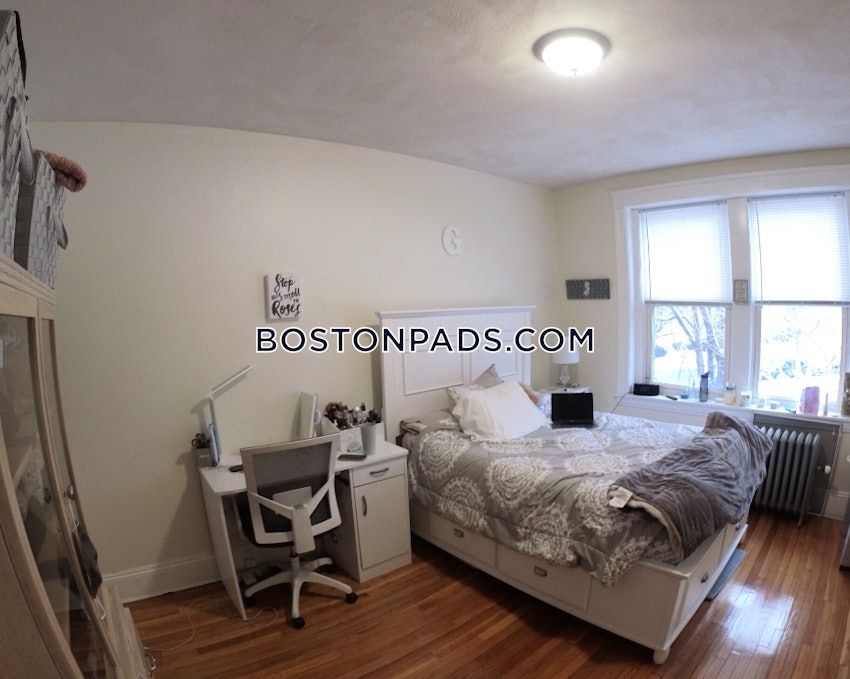 BROOKLINE- BOSTON UNIVERSITY - 4 Beds, 2 Baths - Image 3