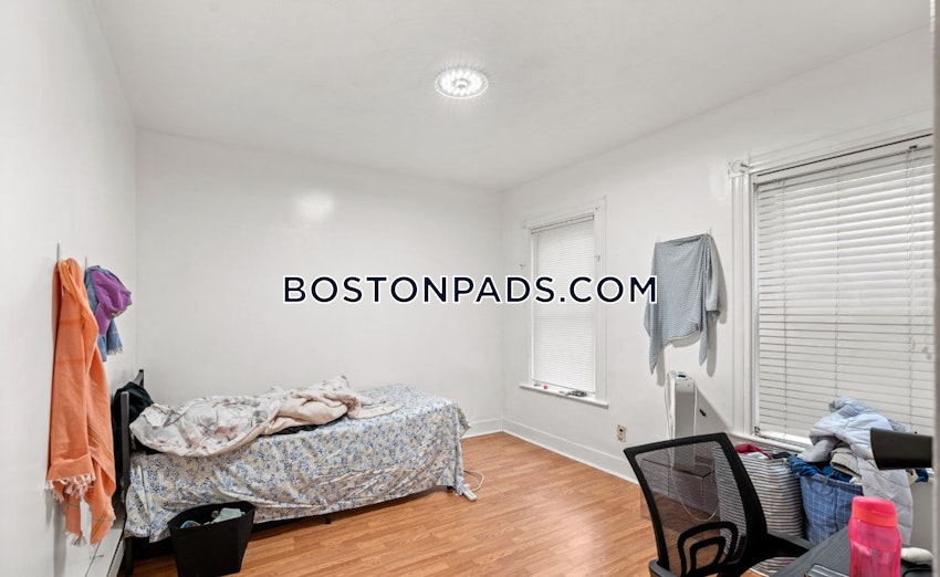 BOSTON - MISSION HILL - 4 Beds, 1 Bath - Image 4