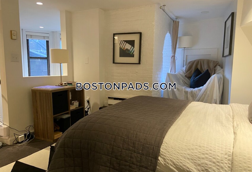BOSTON - BACK BAY - 3 Beds, 2 Baths - Image 1