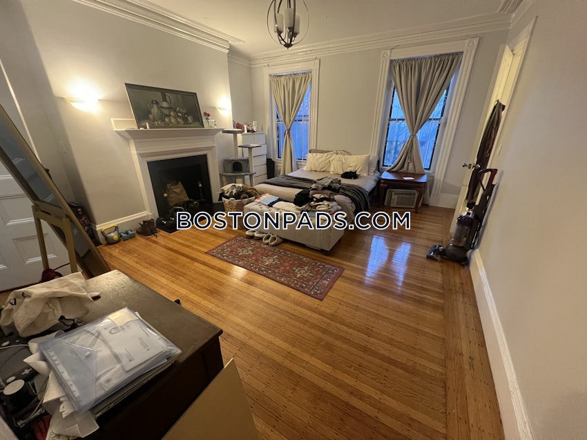 BOSTON - BACK BAY - 1 Bed, 1 Bath - Image 1