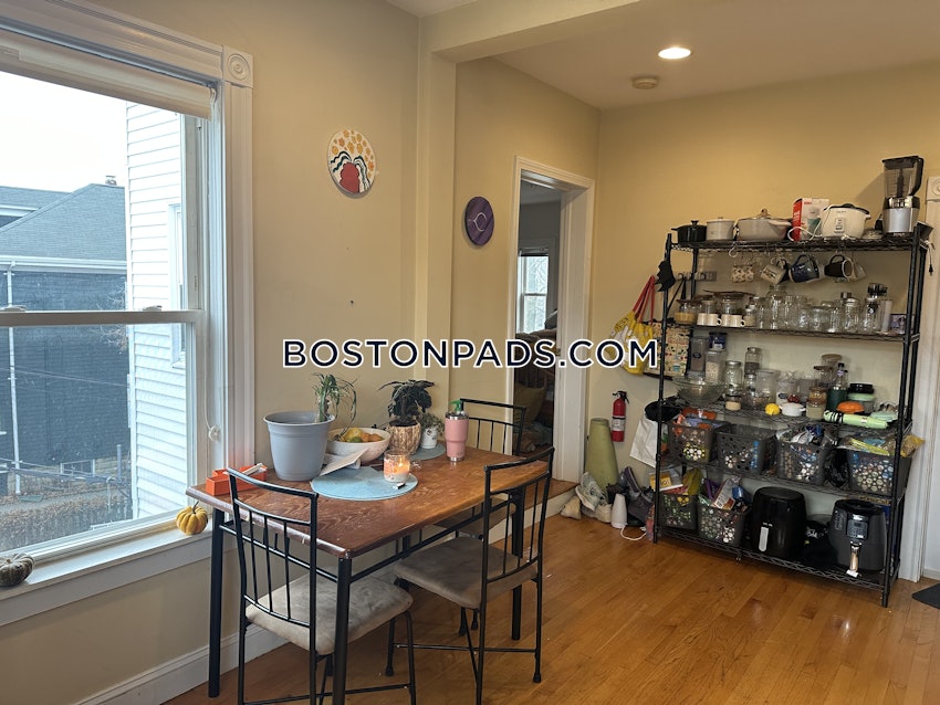 SOMERVILLE- WEST SOMERVILLE/ TEELE SQUARE - 4 Beds, 2 Baths - Image 6