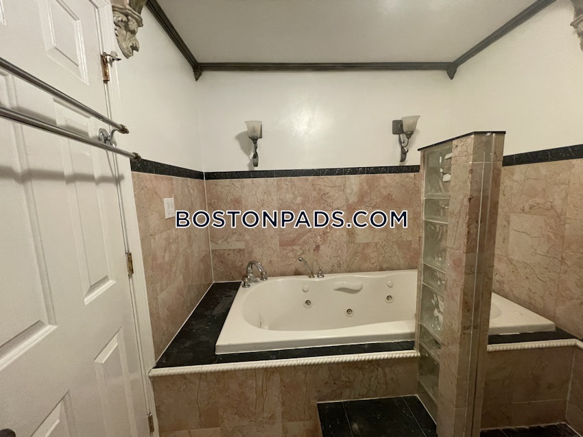 BOSTON - FORT HILL - 4 Beds, 3 Baths - Image 34