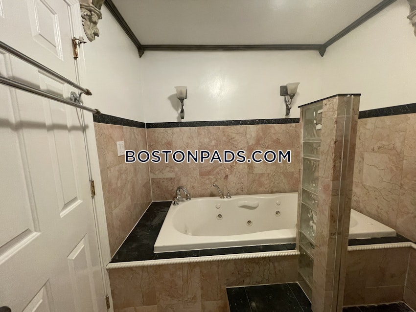 BOSTON - FORT HILL - 4 Beds, 3 Baths - Image 41