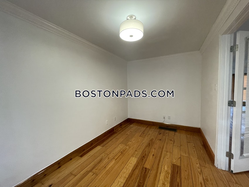 BOSTON - FORT HILL - 4 Beds, 3 Baths - Image 8
