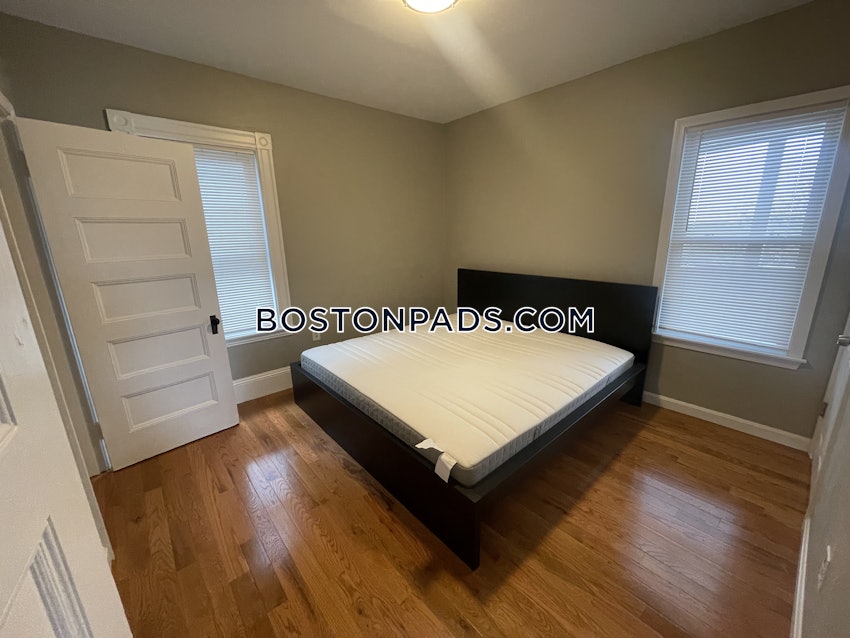 BROOKLINE - CHESTNUT HILL - 3 Beds, 2 Baths - Image 4