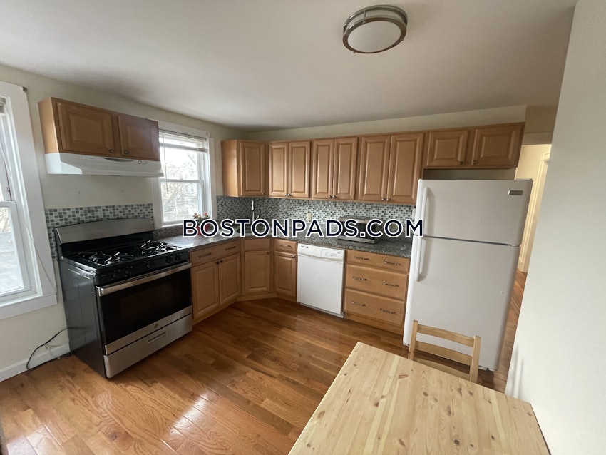 BROOKLINE - CHESTNUT HILL - 3 Beds, 2 Baths - Image 1