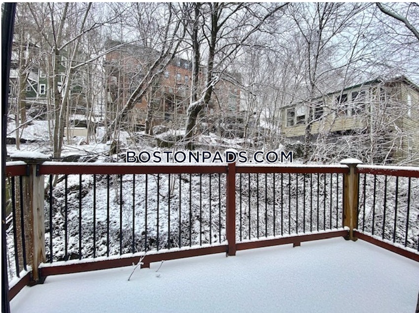 BOSTON - FORT HILL - 2 Beds, 1 Bath - Image 19