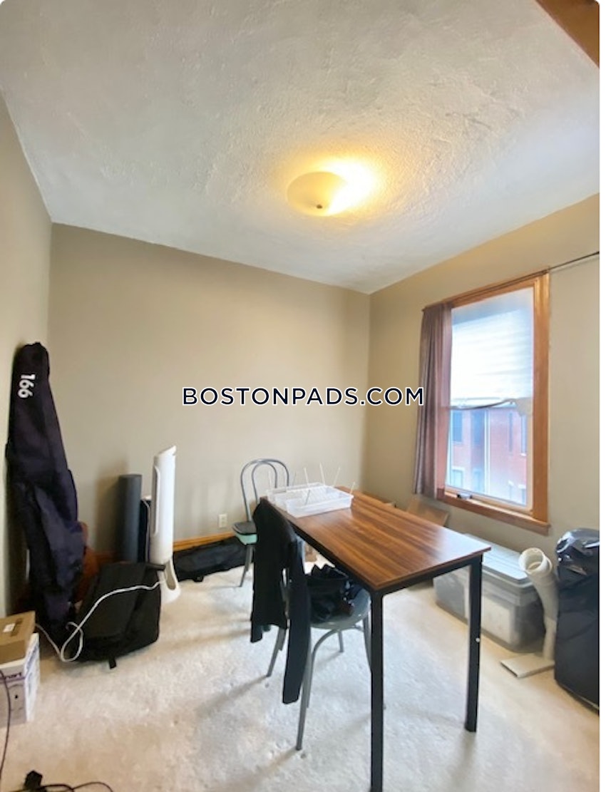 BOSTON - FORT HILL - 2 Beds, 1 Bath - Image 4