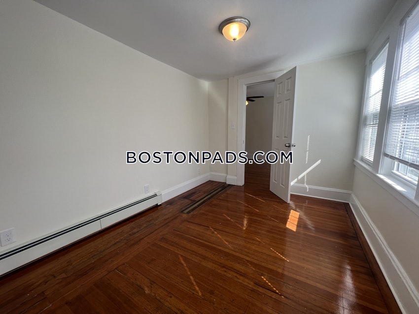 BOSTON - BRIGHTON - OAK SQUARE - 3 Beds, 1 Bath - Image 13