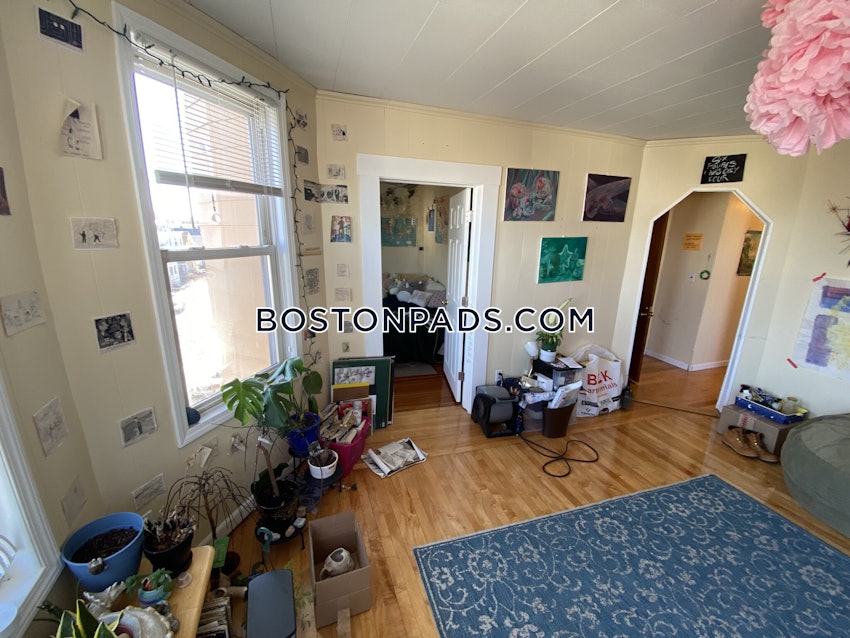 SOMERVILLE- WEST SOMERVILLE/ TEELE SQUARE - 4 Beds, 1 Bath - Image 9