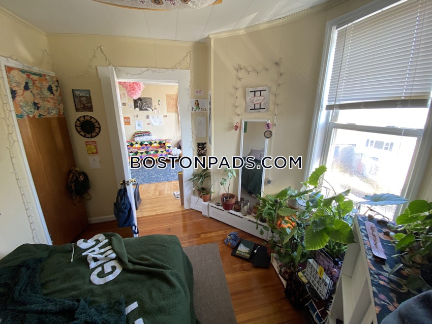 SOMERVILLE- WEST SOMERVILLE/ TEELE SQUARE - 4 Beds, 1 Bath - Image 3