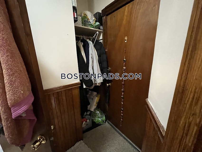 BOSTON - FORT HILL - 3 Beds, 1 Bath - Image 6