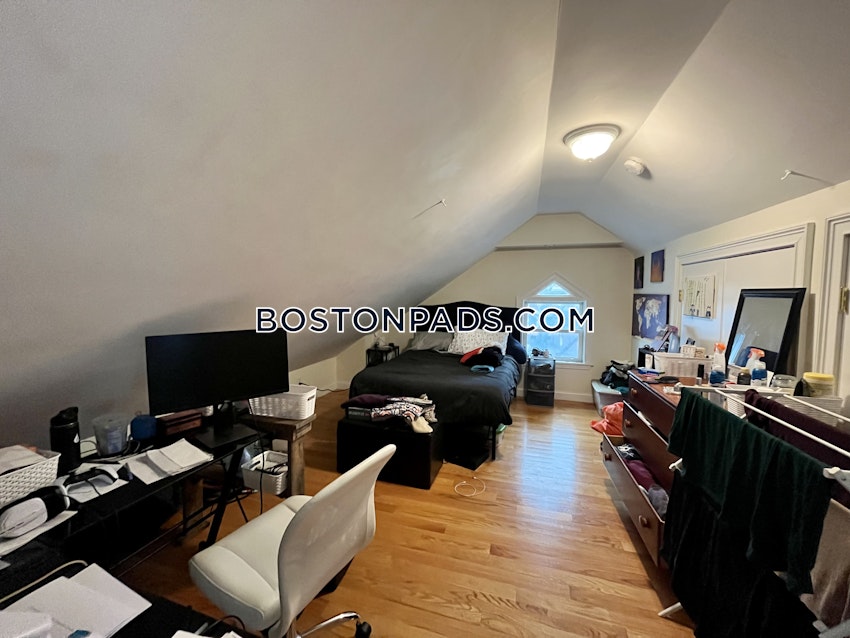 BOSTON - ALLSTON/BRIGHTON BORDER - 4 Beds, 3 Baths - Image 3