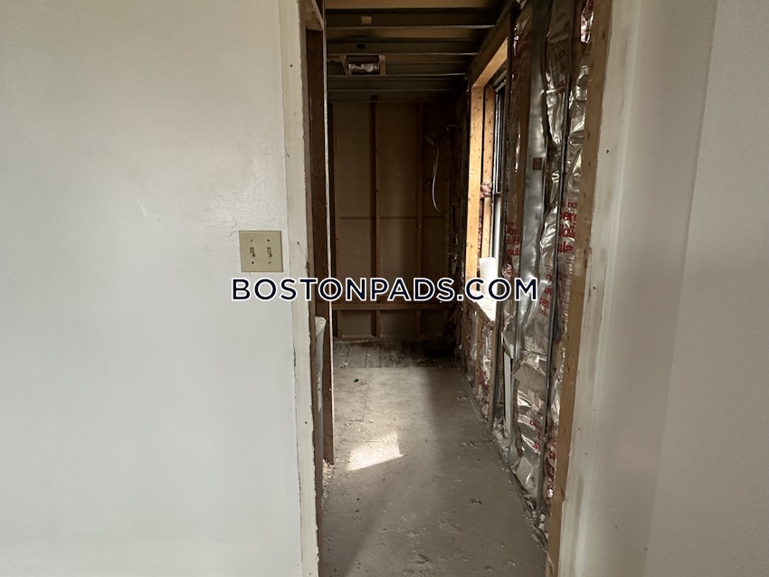 BOSTON - SOUTH END - 3 Beds, 2.5 Baths - Image 3