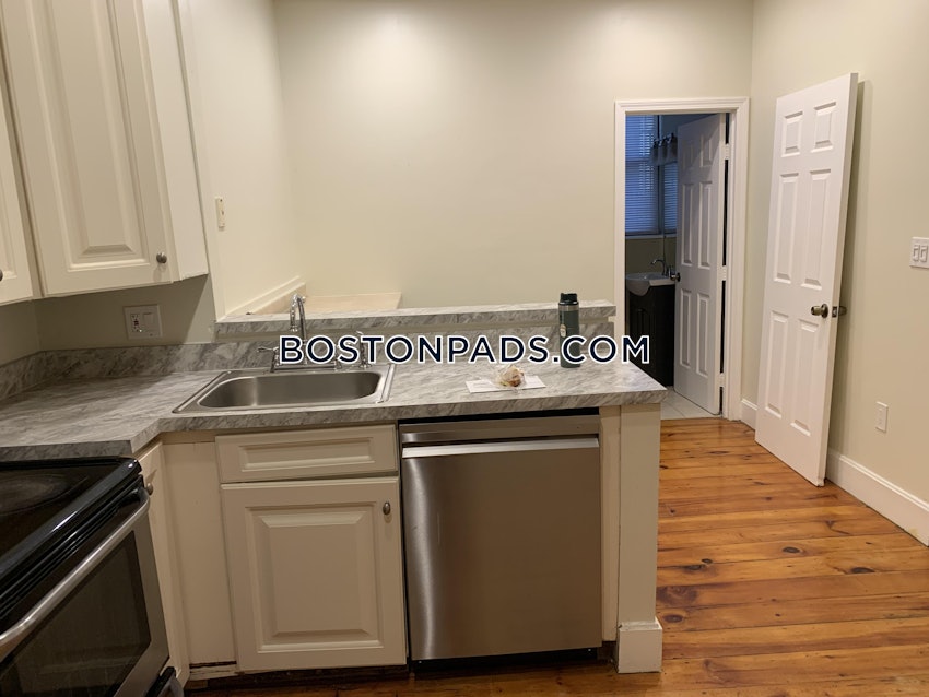 BOSTON - FORT HILL - 4 Beds, 1 Bath - Image 2