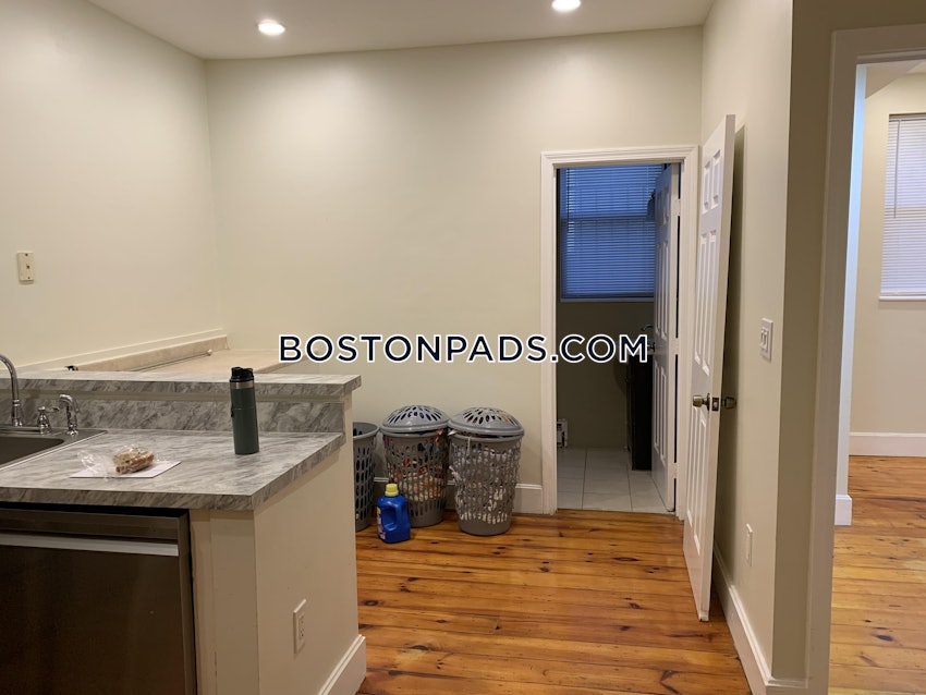 BOSTON - FORT HILL - 4 Beds, 1 Bath - Image 4