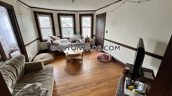Boston - $3,600+ /mo