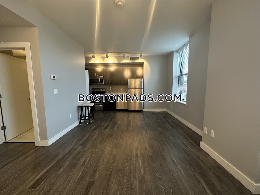 Lynn - $1,900+ /month