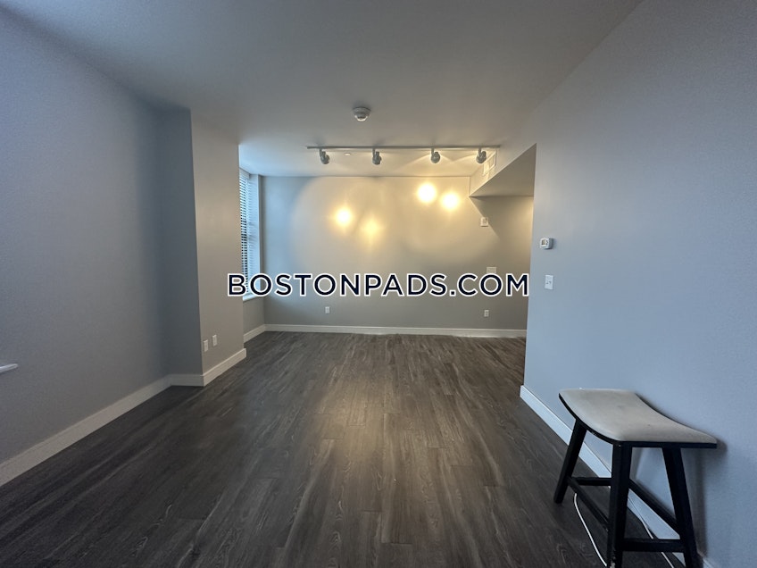 Lynn - $1,900+ /month