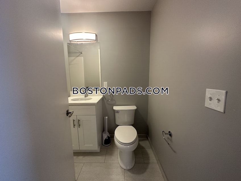 Lynn - $1,900+ /month