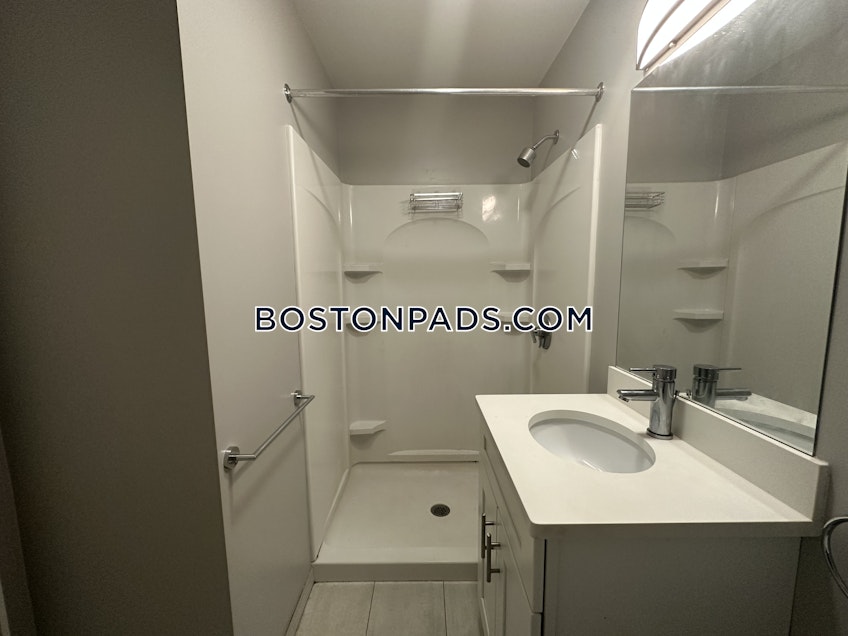 Lynn - $1,900+ /month