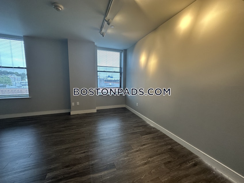 Lynn - $1,900+ /month