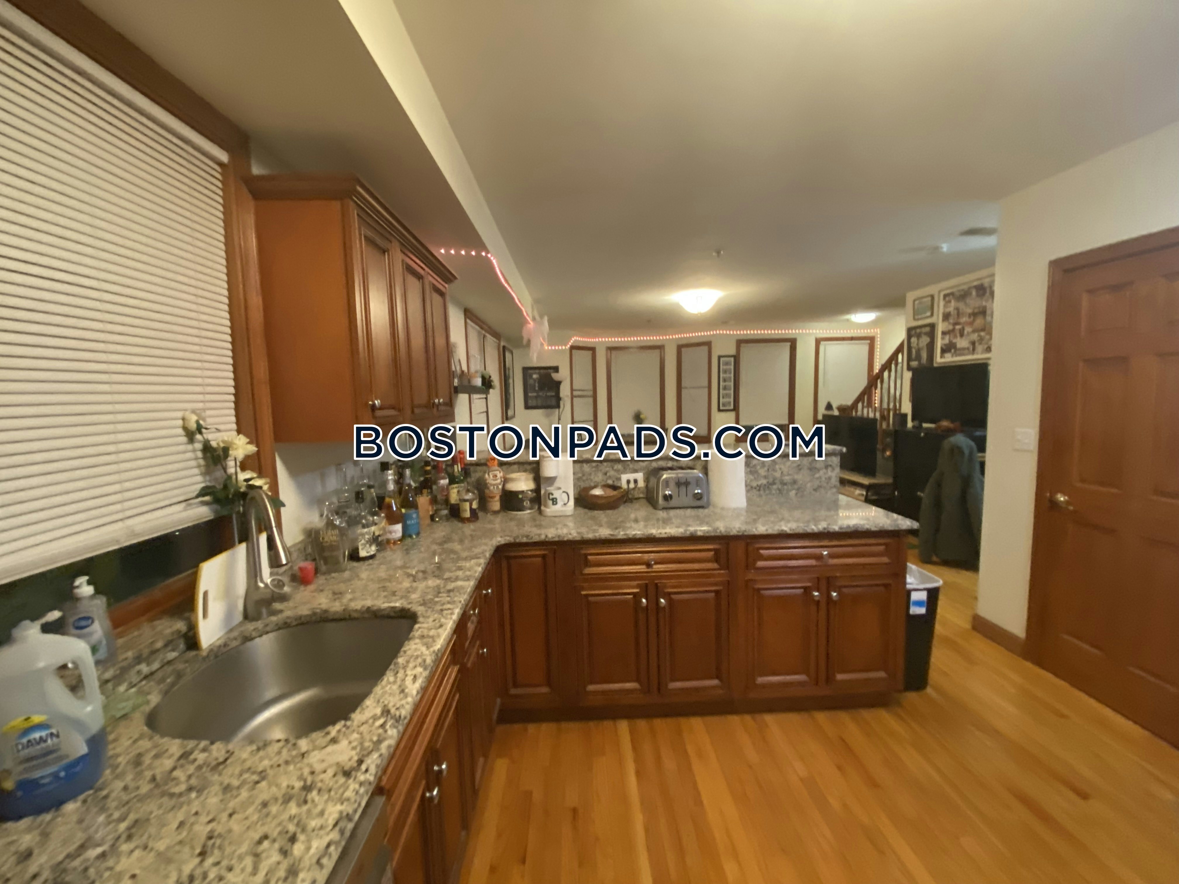 Boston - 4 Beds, 2 Baths