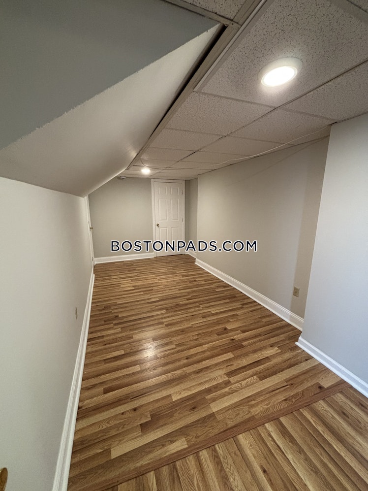 Commonwealth Ave., Boston