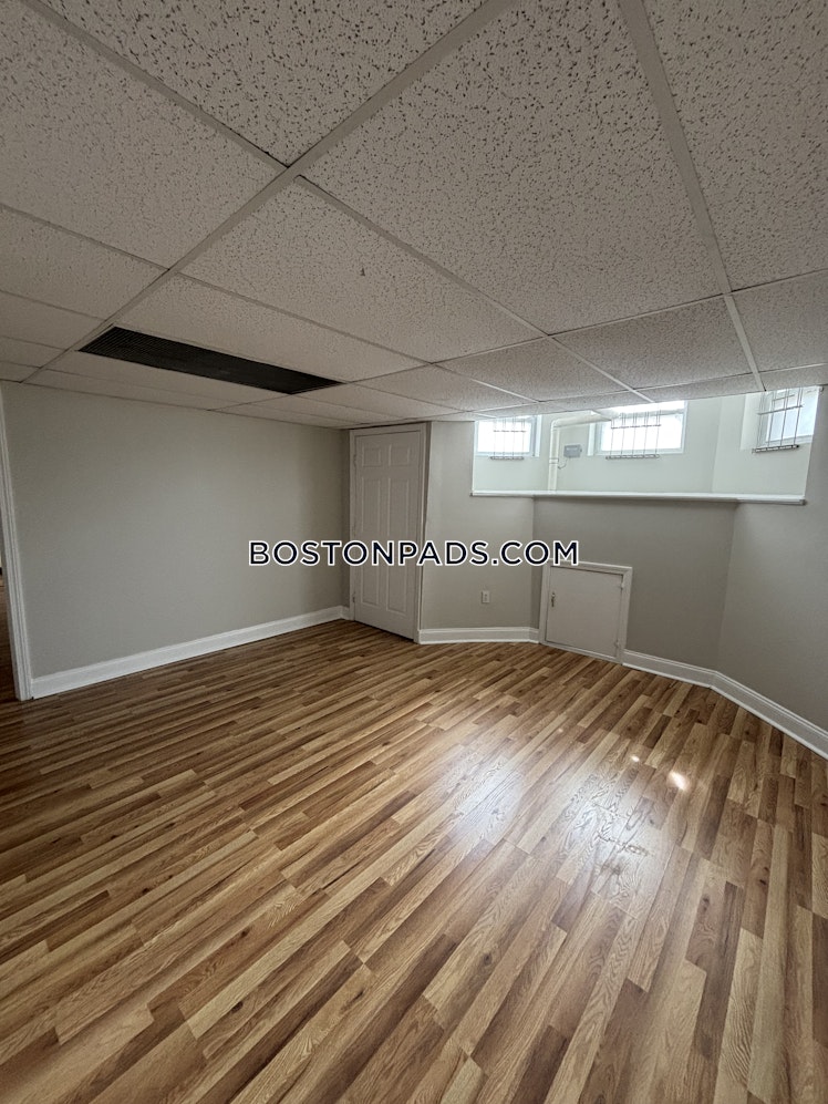 Commonwealth Ave., Boston