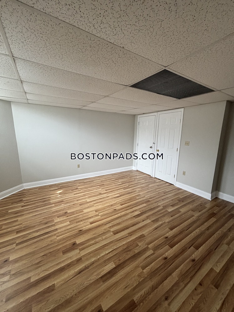 Commonwealth Ave., Boston