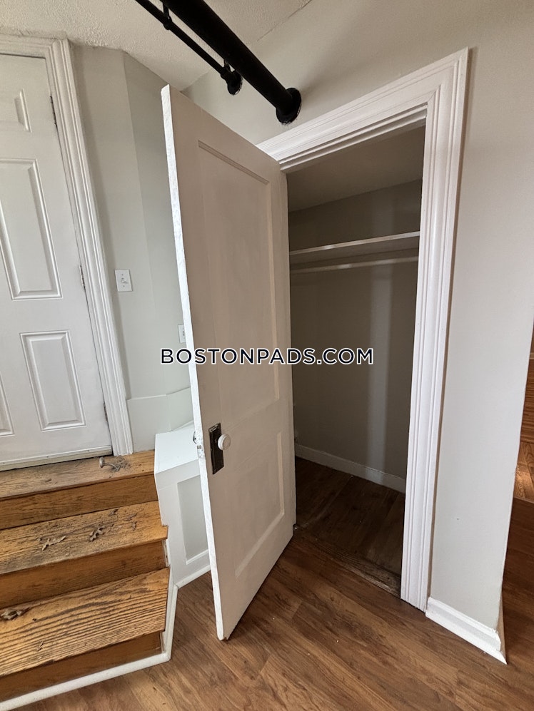 Commonwealth Ave., Boston