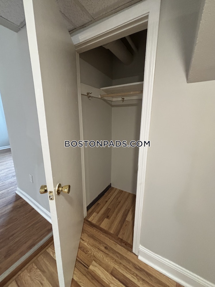 Commonwealth Ave., Boston