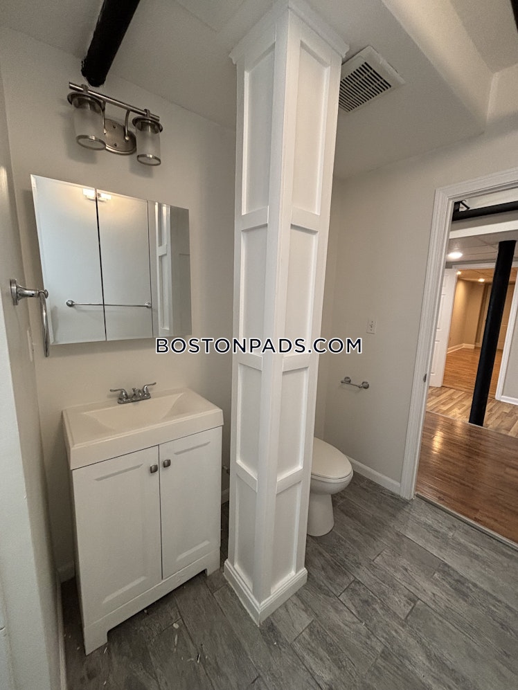 Commonwealth Ave., Boston